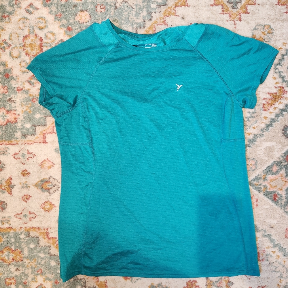 Old Navy workout shirt
